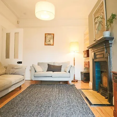 Belluton House With Garden *